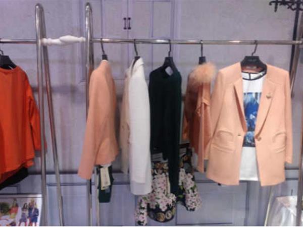渝都国际女装店铺展示