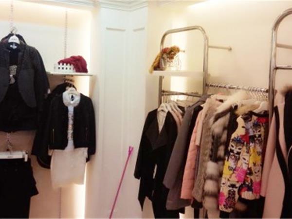 馨奈尔女装店铺展示