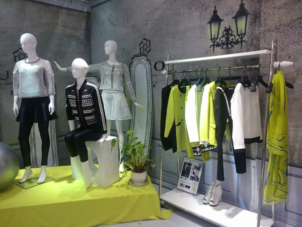 渝都国际女装店铺展示