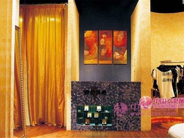图腾女装店铺展示