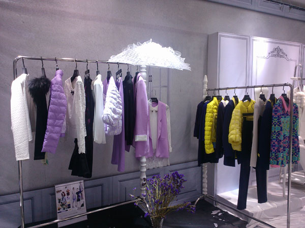 渝都国际女装店铺展示