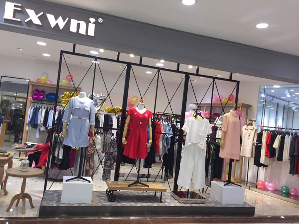 衣秀维妮女装店铺展示