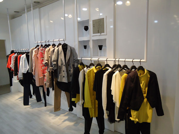 陆立方女装店铺展示