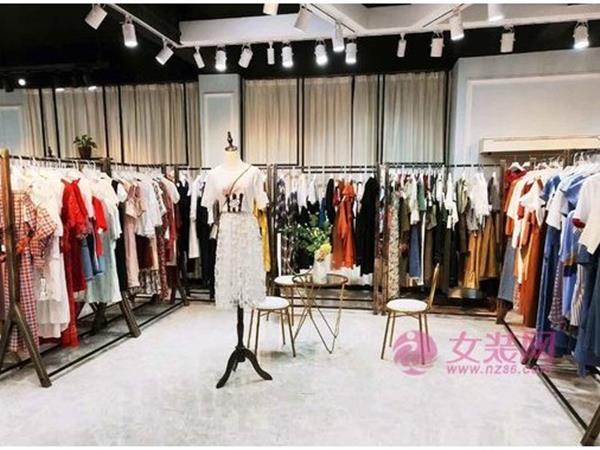 漫天映雪女装店铺展示