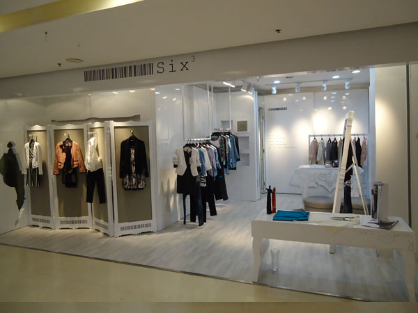 陆立方女装店铺展示
