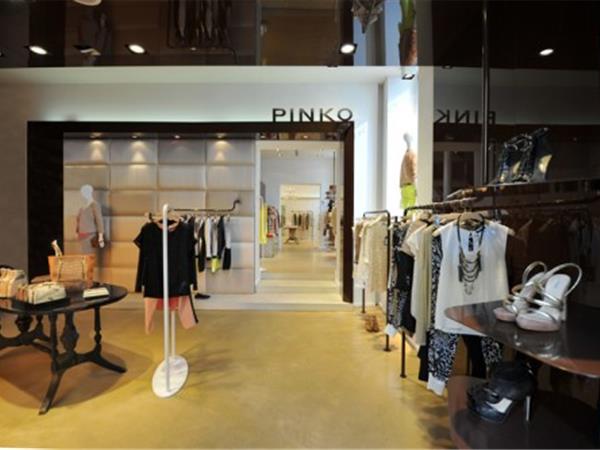 PINKO女装店铺展示