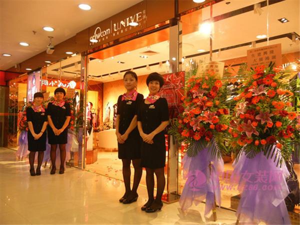 荣澜女装店铺展示