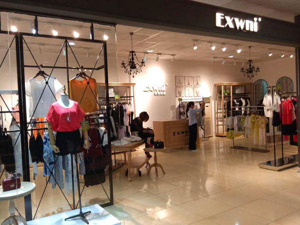 衣秀维妮女装店铺展示