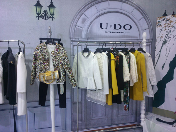 渝都国际女装店铺展示