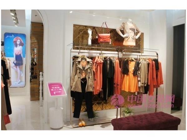 耶尼爾女裝店鋪展示