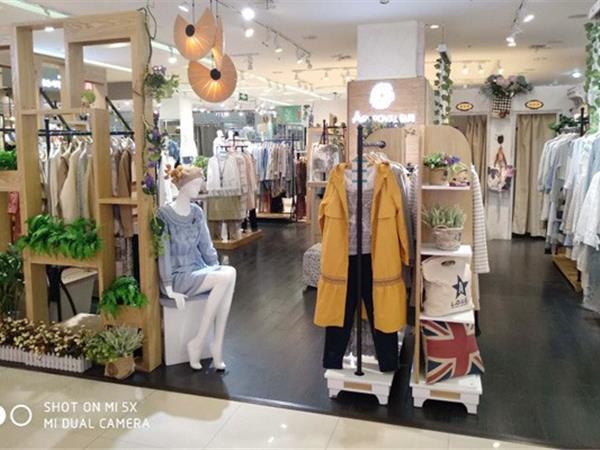 認(rèn)同女裝店鋪展示