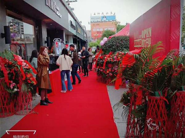 亮点国际女装店铺展示