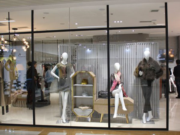 东又西女装店铺展示
