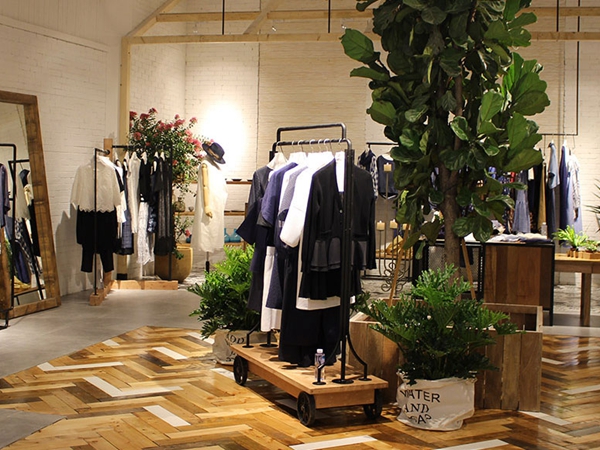 露蜜女裝店鋪展示