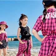 JOJO童装：穿上树莓冰沙色，一起去海边PARTY！