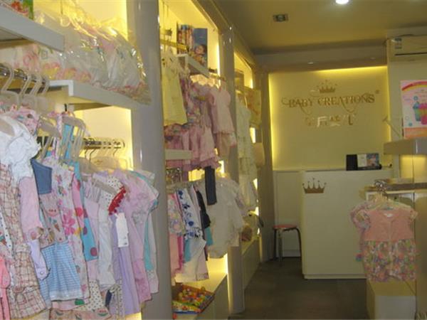 皇后婴儿女装店铺展示