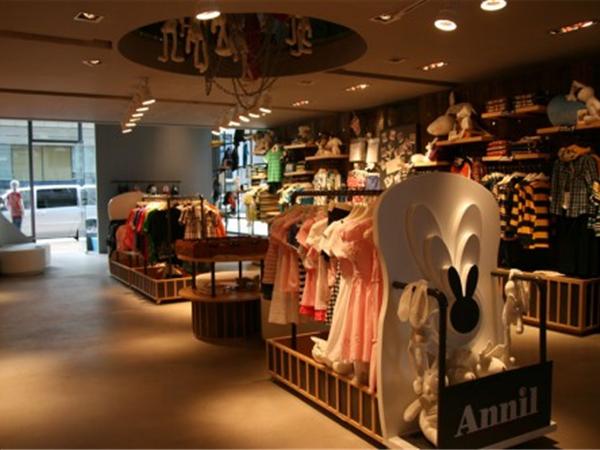 安奈儿女装店铺展示