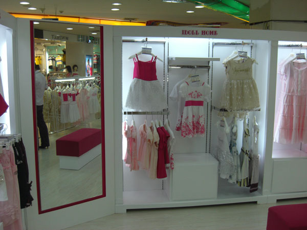 爱朵儿女装店铺展示