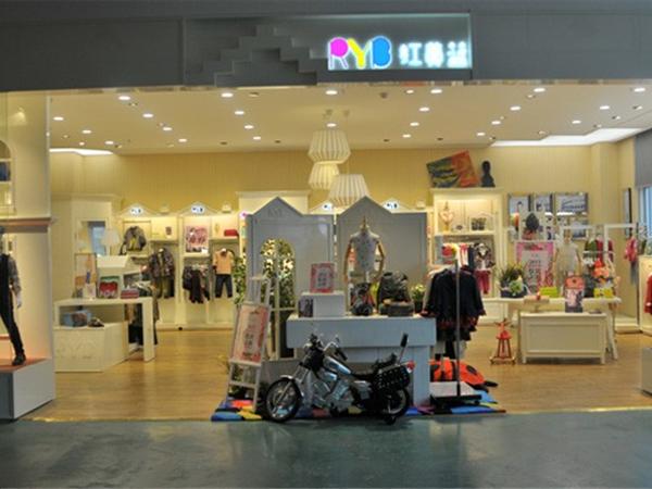 红黄蓝女装店铺展示