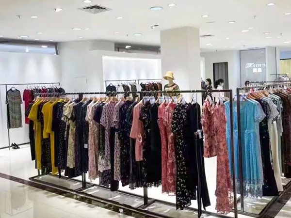 美岛女装店铺展示