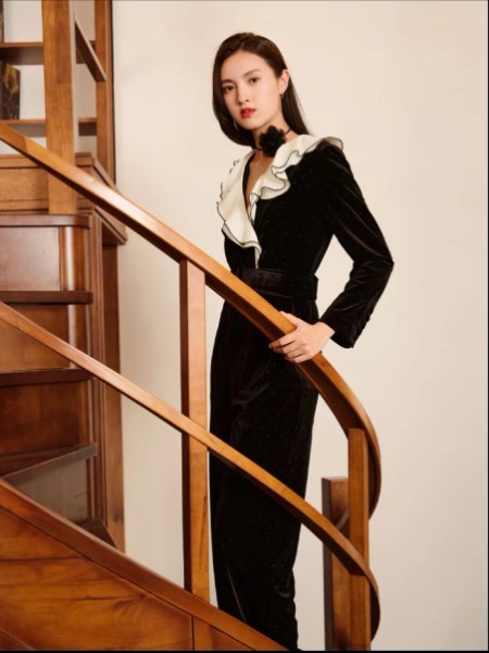 低调女装产品图片
