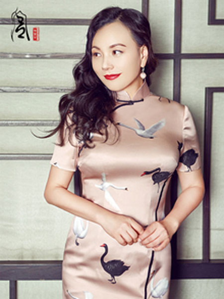 香黛宫女装产品图片