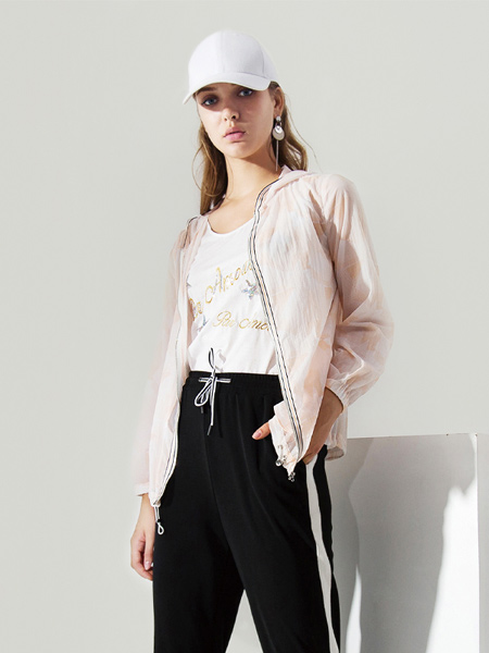 伊尔依YIERYI/帅财阁女装产品图片