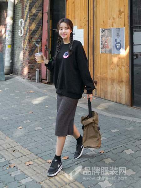 茜扣女装产品图片