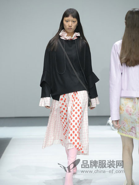 上手女装产品图片