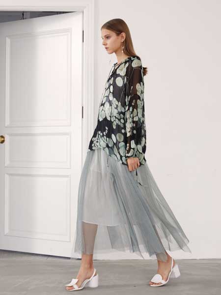 YINYI因一女装产品图片