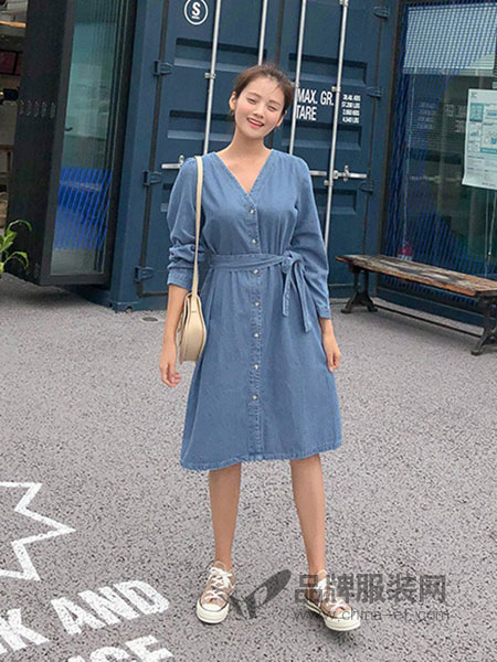 茜扣女装产品图片