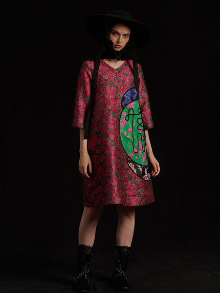 轮廓女装产品图片