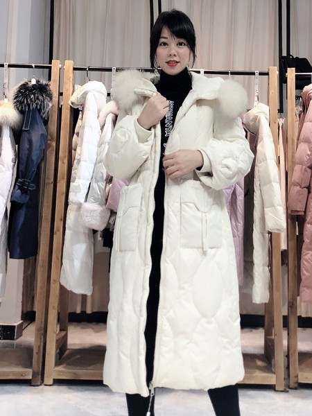 广州漫天映雪服饰女装产品图片