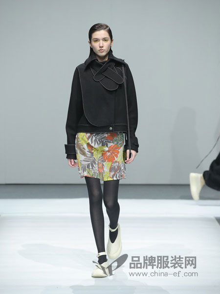 上手女装产品图片