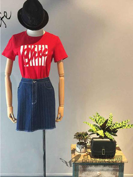 随行服饰女装产品图片