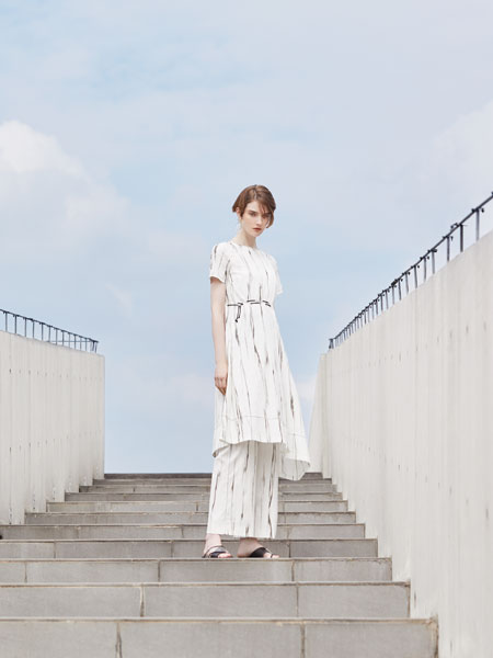 落地客女装产品图片