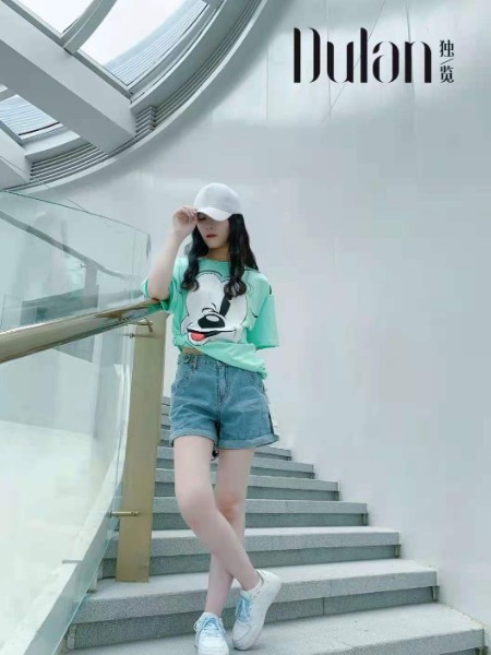 独览女装产品图片