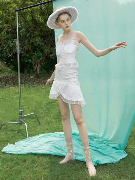 Redefine女装产品图片