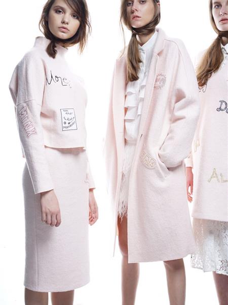 默鴗女装产品图片