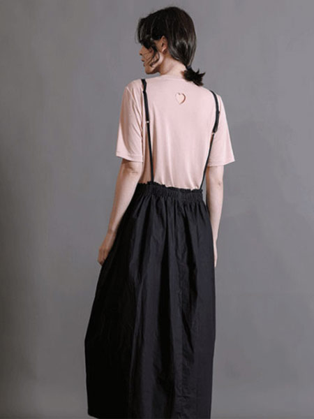 齐袺女装产品图片