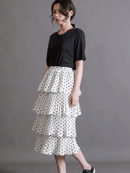 齐袺女装产品图片