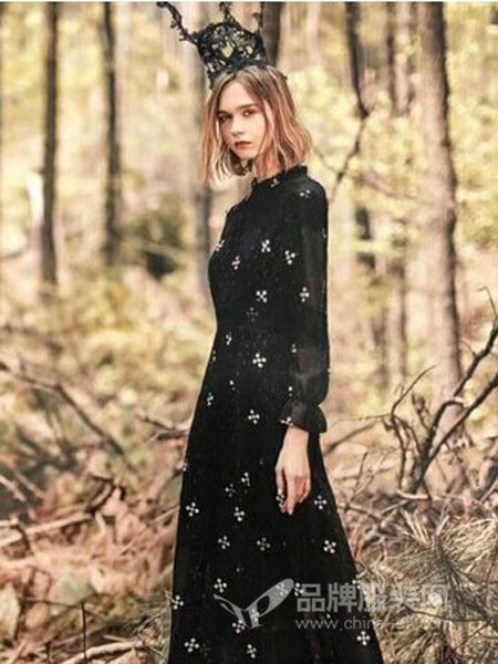 曼朵蒂女装产品图片