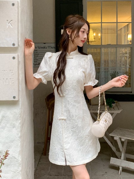 引若女装产品图片