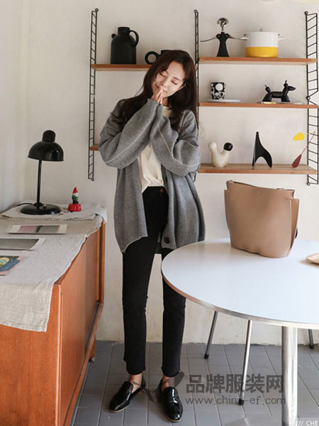 茜扣女装产品图片