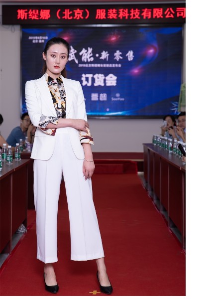 斯缇娜STINA女装产品图片