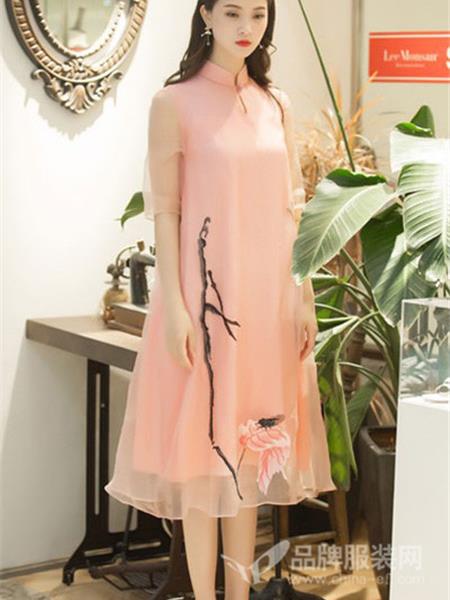 戛纳力斯女装产品图片