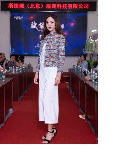 斯缇娜STINA女装产品图片