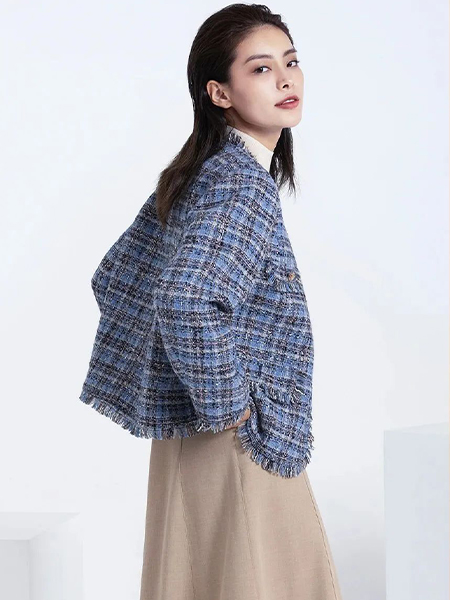 伊尔依YIERYI/帅财阁女装产品图片