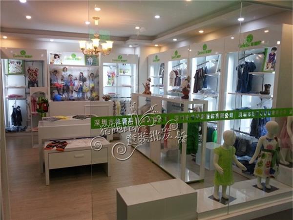 武汉鑫宏宇贸易有限公司女装店铺展示