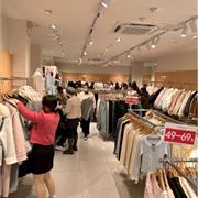 入卡女裝 多元風(fēng)格帶領(lǐng)時(shí)尚 合作共贏開啟新篇